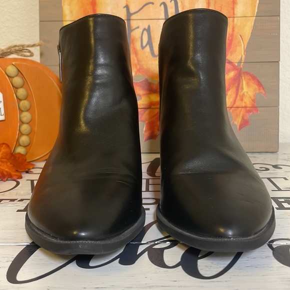 Circus by Sam Edelman Hess Women's Black and White Ankle Boots - Picture 9 of 11